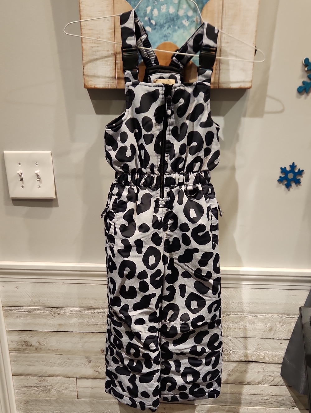 EUC Kids Black & Gray Leopard Print Snow Overalls Sz XS (4/5)